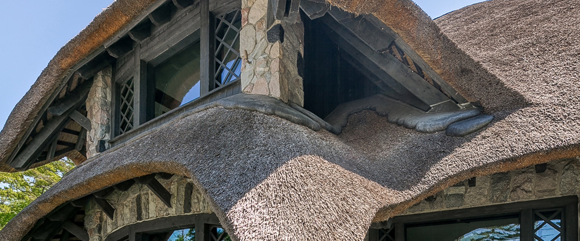 The Significance of Thatched Roofs in Traditional Hawaiian Homes