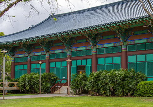The Vibrant Role of Color in Traditional Hawaiian Buildings